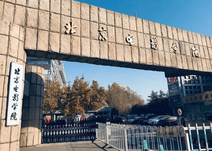 這所盛產(chǎn)明星的大學(xué)，沒(méi)想到也是美術(shù)生的殿堂！