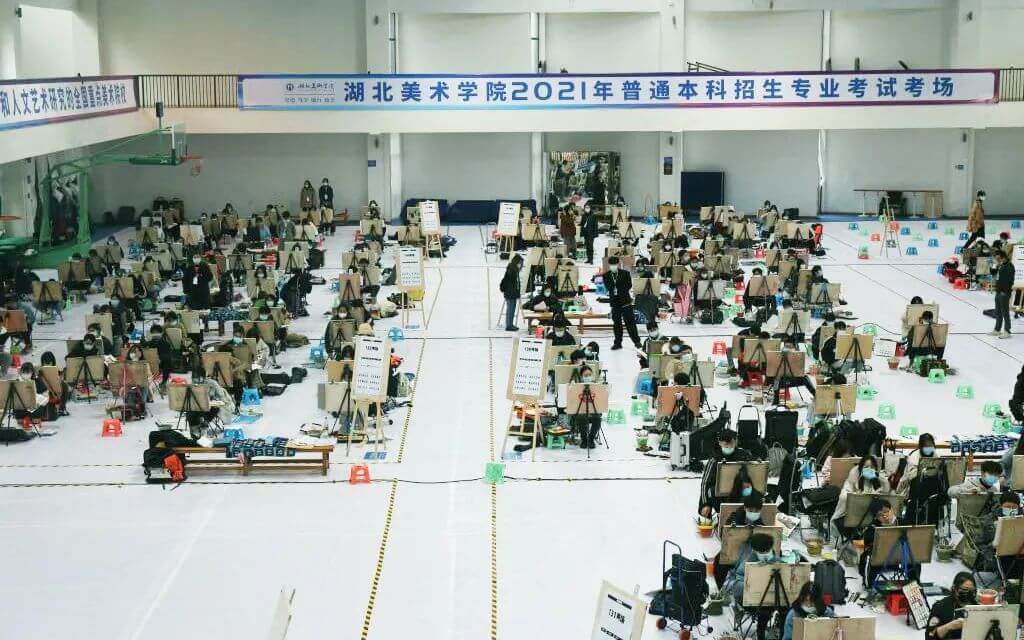 廣州畫室?？假Y訊：2021年?？既藬底钚陆y計！廣美約2萬、最高超10萬人報考7