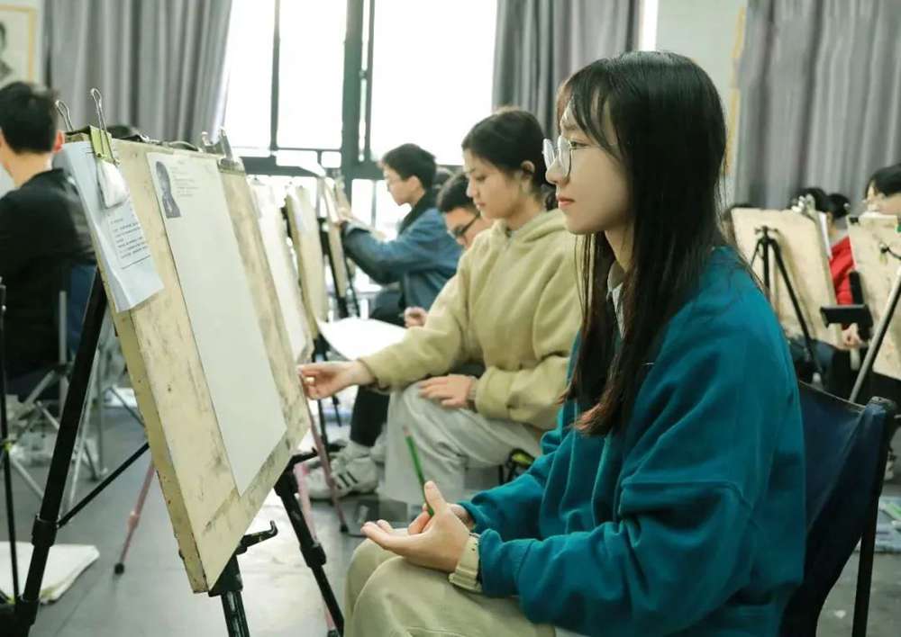 21年美術(shù)統(tǒng)考考多少才能通過？廣州美術(shù)高考班建議美術(shù)生要重視,05
